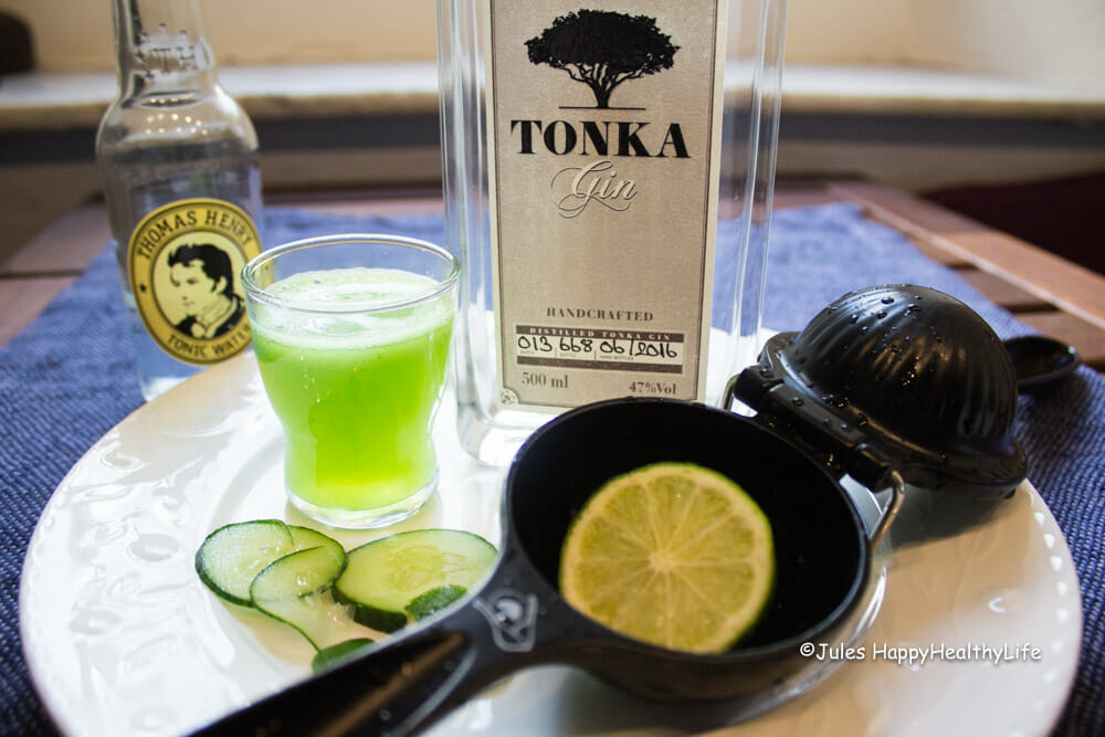 Gurke und Limette kommen zum Tonka Gin Tonic Eis am Stiel