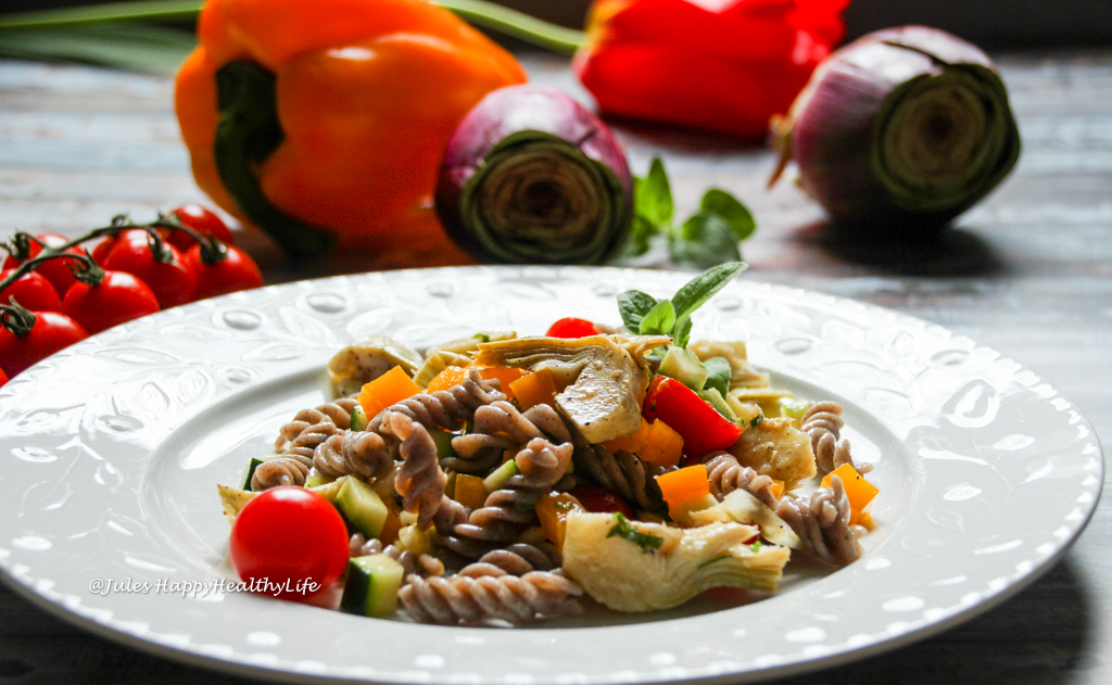 Schnelles veganes und glutenfreies Hauptgericht im Sommer - Italienischer Pasta Salat