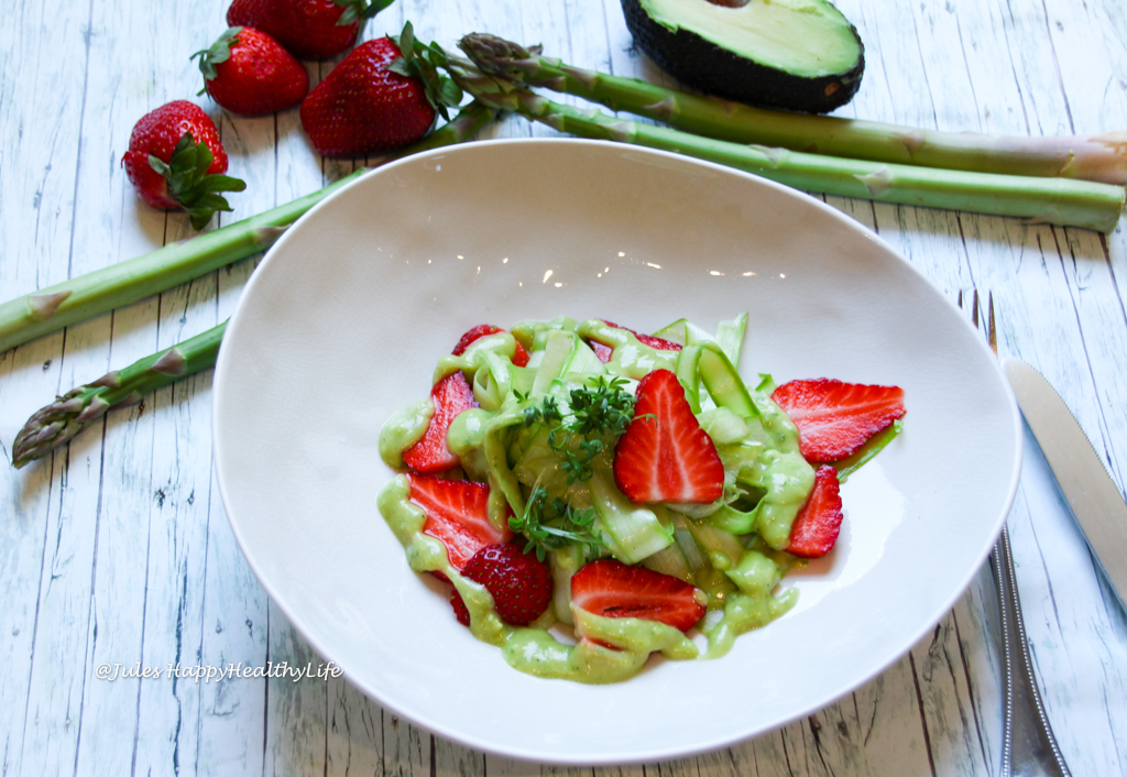 This Green Asparagus Salad with Avocado and Strawberries is vegan, gluten-free and raw